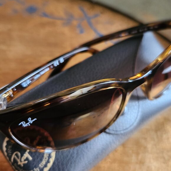 Almost Brand New Ray Ban - Picture 2 of 4